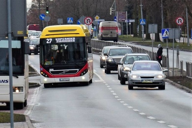 - Linie 21 i 27 są liniami podstawowymi, a zmiana ich trasy przejazdu spowoduje znaczny spadek atrakcyjności oraz odpływ pasażerów dotychczas z nich korzystających - przekonuje Ewa Witkowska, wiceprezydent Inowrocławia