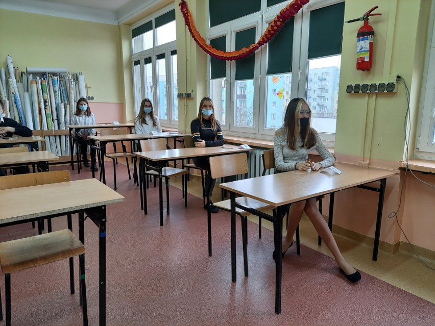 Do próbnego egzaminu ósmoklasisty w szkole w Małogoszczu...