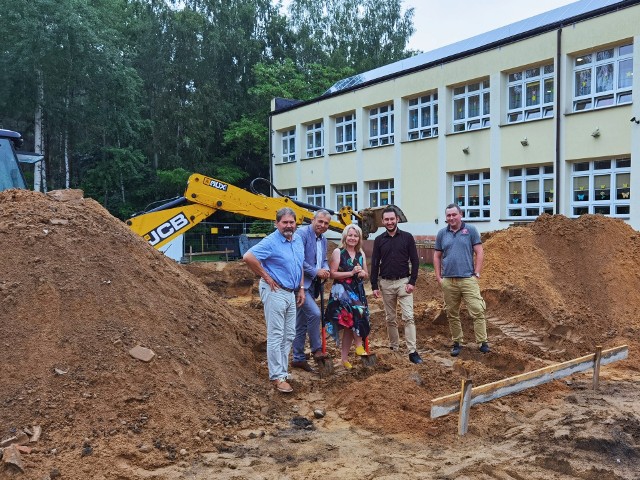 Rozpoczęły się prace pry budowie hali przy szkole w Gąsawach.