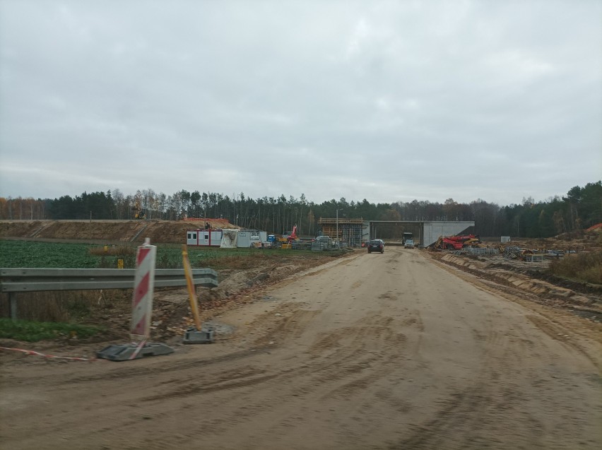 Budowa drogi S61 Ostrów Mazowiecka – Szczuczyn. Jak przebiegają prace na terenie powiatu ostrowskiego? Zdjęcia