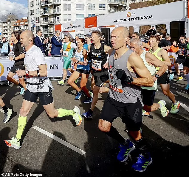 Lekkoatletyka. Arjen Robben - z murawy na ulicę. Gwiazda holenderskiej piłki z nową pasją. To bieganie