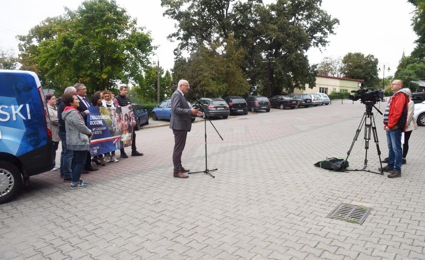 Poseł Jacek Kurzępa podczas objazdu po powiecie krośnieńskim