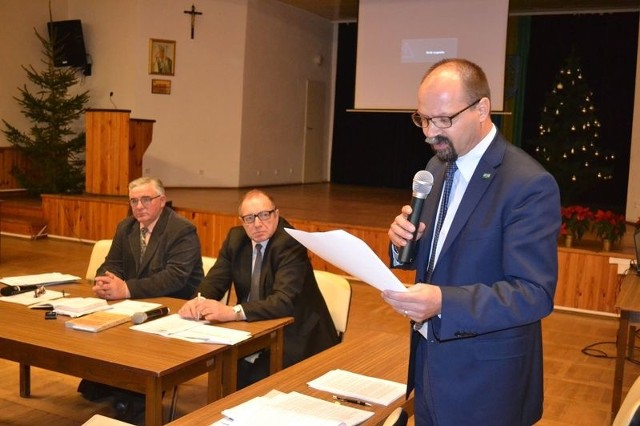 Burmistrz Stanisław Gliszczyński przygotował się na spotkanie z mieszkańcami gminy