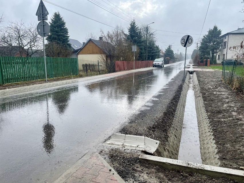 Zakończył się remont drogi Mirzec Malcówki. 1245 metrów nowej jezdni już oddane do użytku. Zobacz zdjęcia