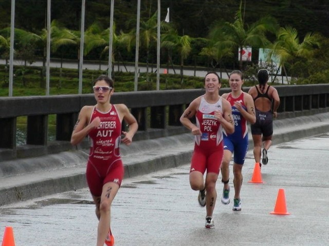 Agnieszka Jerzyk z Leszna (druga z lewej) jest główną faworytką poznańskiego triathlonu