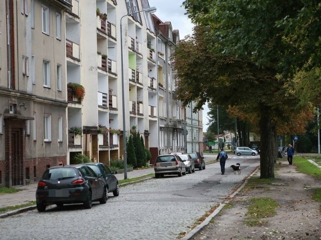 Kierowcy przy ul. Kniaziewicza mogą parkować na jezdni. Teren, który znajduje się po sąsiedzku, nie jest administrowany przez ZIM. 