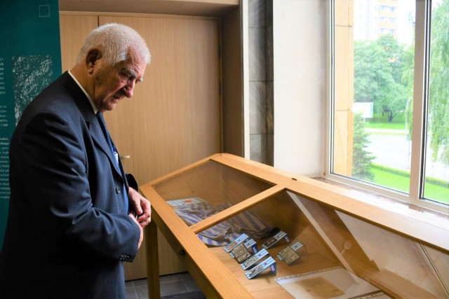 W siedzibie Regionalnej Dyrekcji Lasów Państwowych w Radomiu można obejrzeć wystawę poświęconą leśnikom z regionu radomskiego i świętokrzyskiego, którzy trafili do nazistowskiego obozu koncentracyjnego i zagłady Auschwitz.