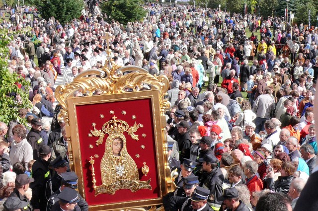 Wielkie tłumy były w Kałkowie na koronacji w 2007 roku