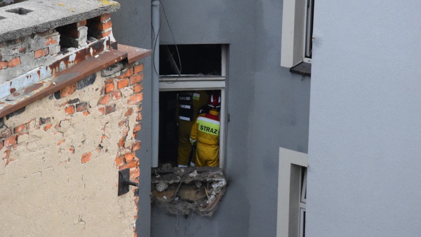 Kędzierzyn-Koźle: wybuch gazu i pożar kamienicy. Budynek został sprawdzony, nie ma w nim nikogo. Strażacy zakończyli akcję
