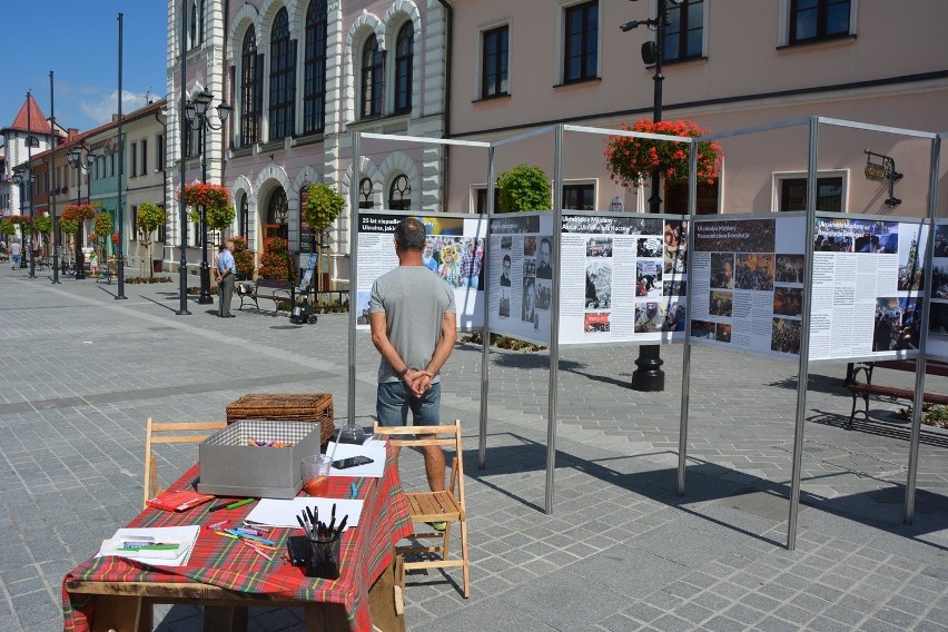 na żywieckim Rynku stanęła wystawa poświęcona Ukrainie