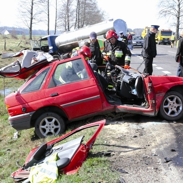 Bez drzwi, bez słupka środkowego, bez dachu, który sterczy jak otwarta pokrywa puszki... 