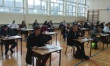 Drugi etap Olimpiady o Diamentowy Indeks AGH w Pińczowie. Do testu przystąpiło aż 13 uczniów z "Kołłątaja"