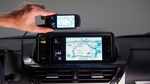 Toyota Touch Life: samochodowy system Display-Audio z wyświetlaczem i certyfikatem MirrorLink&#8482; do Toyoty iQ, Fot: Toyota Motor Europe NV/SA