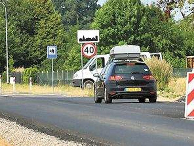 Remont między Iwięcinem a Dąbkami na drodze łączącej Koszalin z Darłowem potrwa do czerwca 2014 roku.