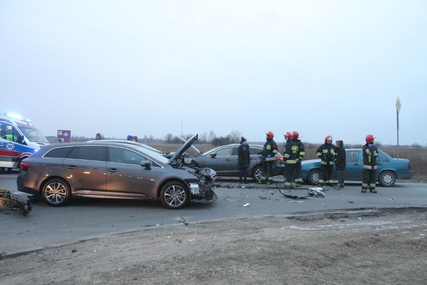 Wypadek na Kiełczowskiej. 5 osób rannych (ZDJĘCIA)