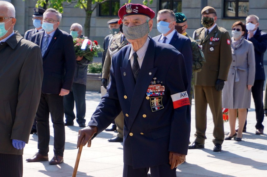 Obchody rocznicy zakończenia II wojny światowej na placu Litewskim. Zobacz zdjęcia