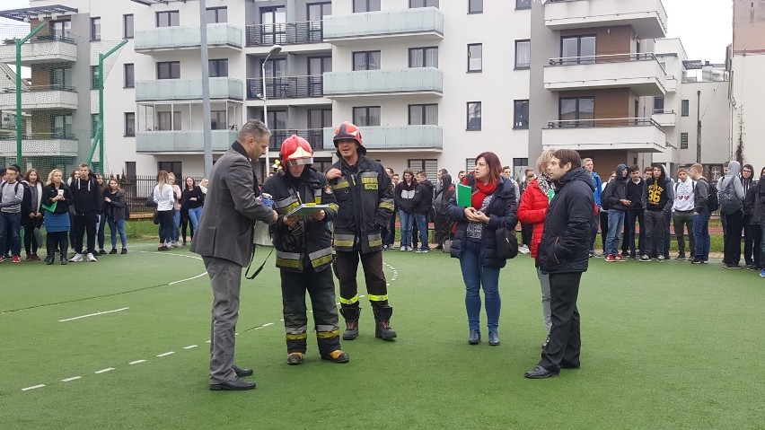 Policjanci zatrzymali 16-latka i 17-latka. Trwa ustalanie...