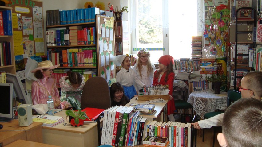 Pierwszaki ze Szkoły Podstawowej w Bukowej odwiedziły gminną bibliotekę