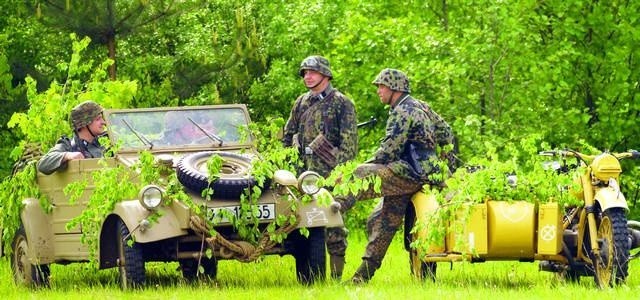 Nazistowskie militaria wykorzystywane są przez filmowców i grupy rekonstrukcyjne, ale czy tylko?