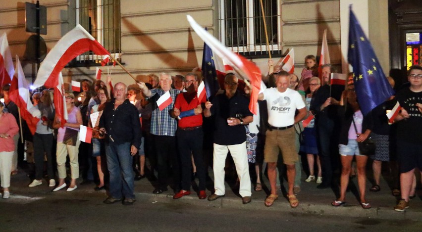 Przed sądeckim sądem manifestacja o trzecie veto [ZDJĘCIA, WIDEO]