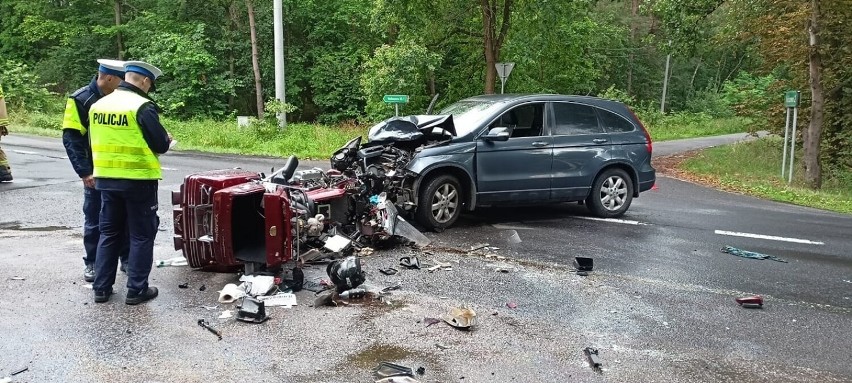 W Waliszewie motocyklista zderzył się z osobówką. Lądował...