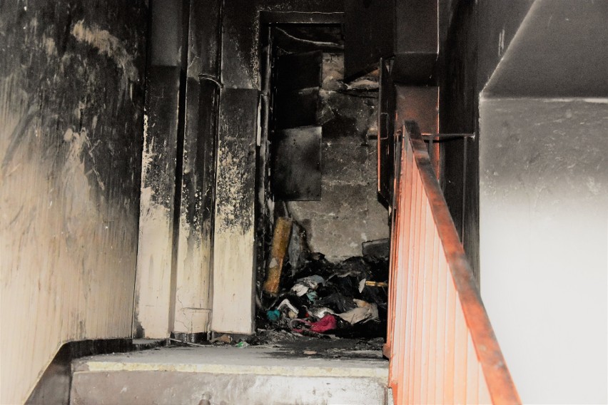 Jastrzębie-Zdrój: w nocnym pożarze bloku spłonął 65-latek.