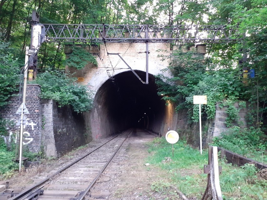 Najstarszy tunel kolejowy w Polsce leży w Rydułtowach na...