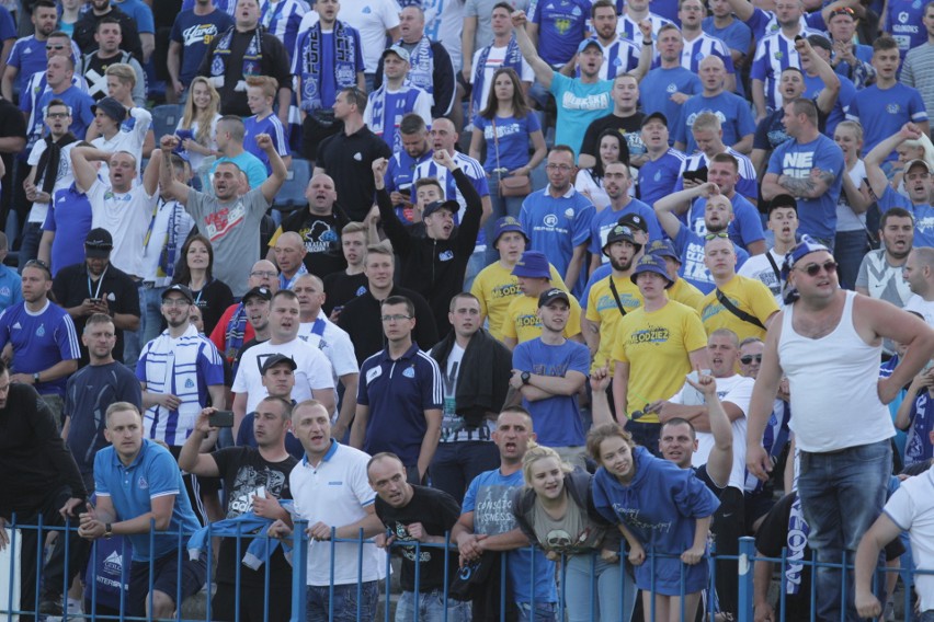 Ruch Chorzów - GKS Katowice 1:0. Tak cieszyli się kibice i piłkarze Niebieskich ZDJĘCIA