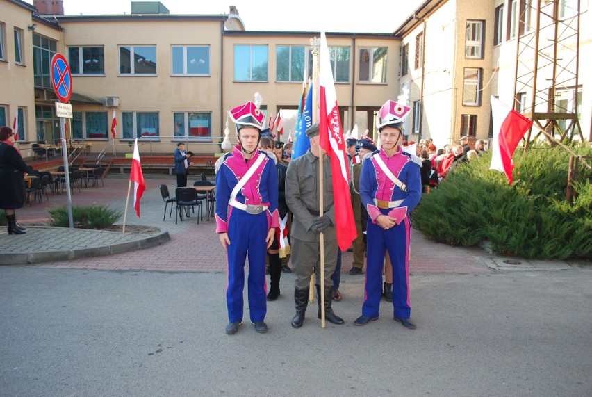 Zobacz, jak mieszkańcy Tarłowa świętowali 11 listopada. "Kalinki" ugotowały sto litrów grochówki [ZDJĘCIA]