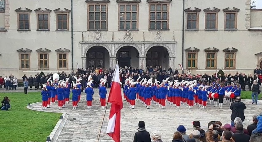 Wspólne śpiewanie hymnu państwowego w Kielcach [ZAPIS TRANSMISJI]