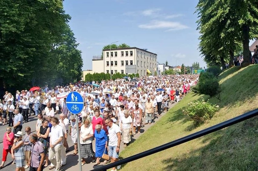 Bytów. Procesja Bożego Ciała przeszła ulicami miasta (zdjęcia)