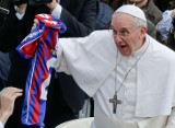 Papież Franciszek ma asystenta, który opowiada o meczach swojej ulubionej drużyny. Sam nie oglądał telewizji od 33 lat [ZDJĘCIA]