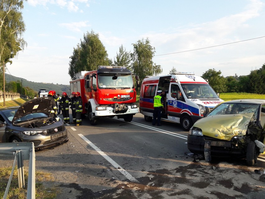 DK 75. Wypadek w Tęgoborzy. Zderzyły się dwa samochody osobowe