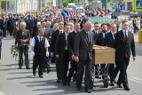 W Głubczycach pochowano ks. Michała Ślęczka. Tysiące ludzi żegnały proboszcza