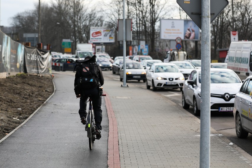 Prace na Kamieńskiego skutecznie zablokowały dojazd do ronda...