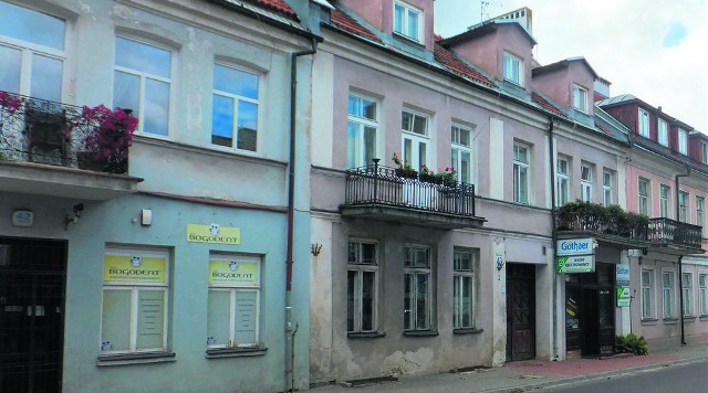 Warszawska 40 i 42. Liczne grono właścicieli