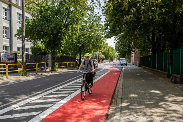 W Bydgoszczy są ponad 122 km dróg rowerowych. Nowe powstają, a w tym roku pasy dla rowerzystów wydzielono również w centrum, w ramach poszerzania płatnej strefy parkowania.