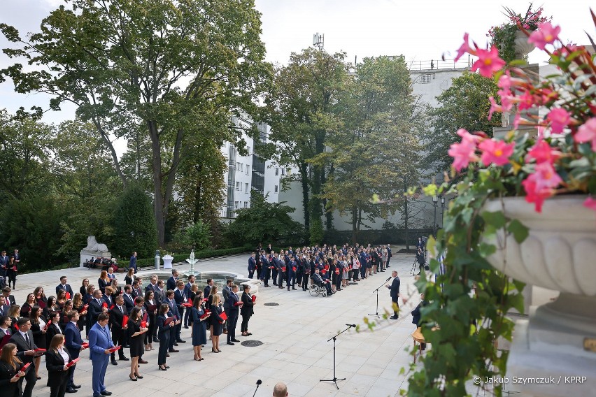 Prezydent Andrzej Duda wręczył akty mianowania do pełnienia...