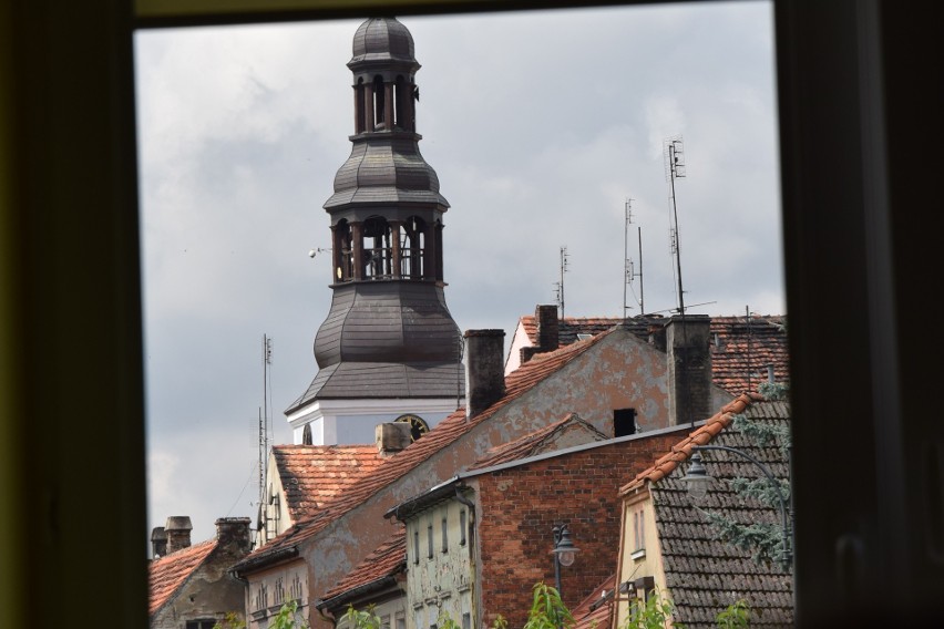 Wieża ratusza góruje nad starówką. Kto zasiądzie w urzędzie...