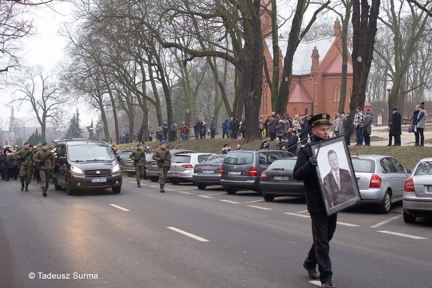 Stargard bez prezydenta. Ostatnie pożegnanie: msza w kolegiacie, kondukt żałobny, pogrzeb [zdjęcia]