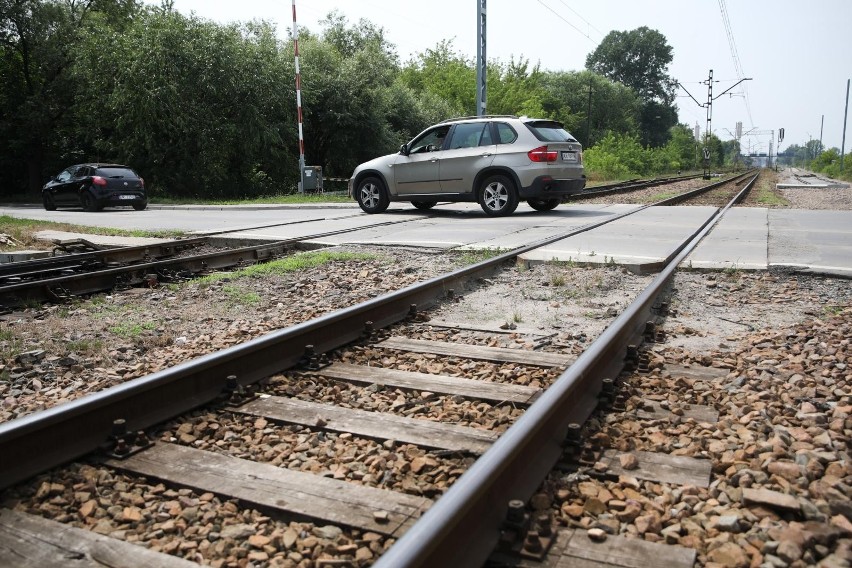 Kraków. Przejazd kolejowo-drogowy na ul. Półłanki będzie bezpieczniejszy. Teraz jednak został zamknięty na cztery tygodnie