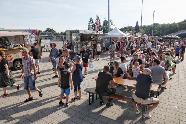 Ponad 30 food trucków na poznańskim stadionie!