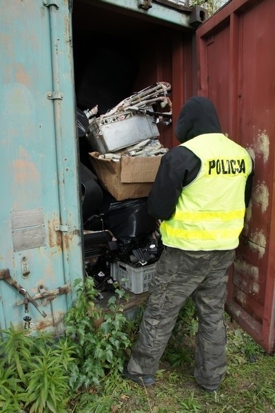 Handlowali kradzionymi częściami samochodowymi