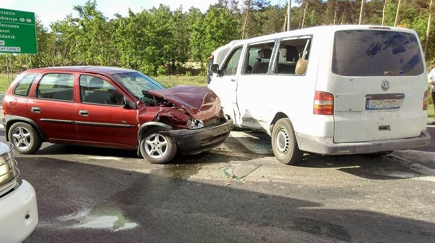 Jak informują strażacy, na skrzyżowaniu w Pawłówku zderzył...