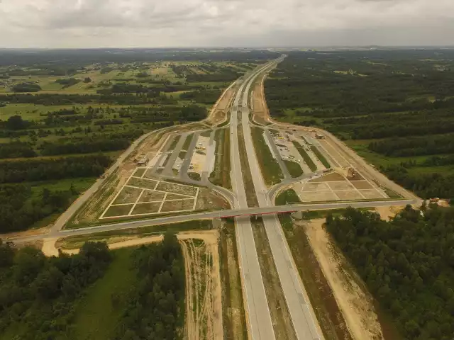 Tak, z góry, wyglądają Miejsca Obsługi Podróżnych przy nowym odcinku autostrady A1, między Pyrzowicami a węzłem Częstochowa Południe.