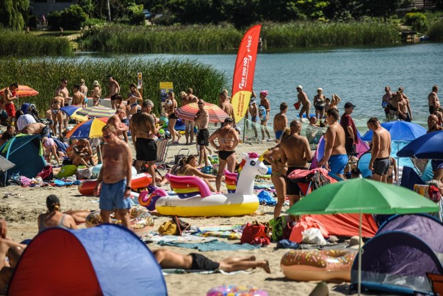 Już wkrótce może nas czekać spora rewolucja w urlopach. Gotowych jest kilka propozycji, dotyczących zwiększenia ilości dni urlopowych do wykorzystania dla pracownika. W niektórych przypadkach będzie jednak trzeba spełnić określone warunki. Co może się zmienić? Jakie są propozycje na zmiany w urlopach? Sprawdź najnowsze informacje. Szczegóły przedstawiamy na kolejnych stronach ---->