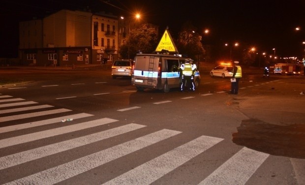 Wypadek na Rzgowskiej. Kierowca wjechał w pieszych. 1 osoba nie żyje, 4 są ranne