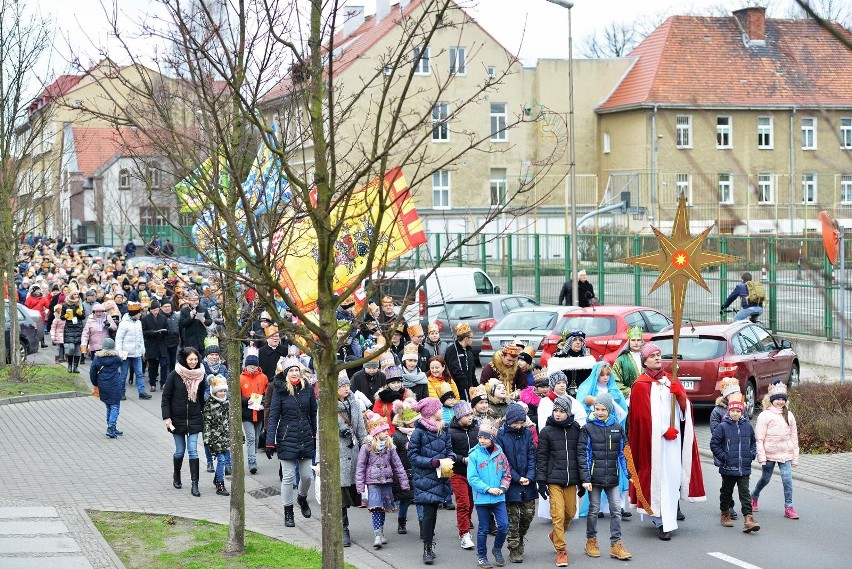 Orszak Trzech Króli w Świnoujściu 2019 przeszedł ulicami miasta [ZDJĘCIA, WIDEO]