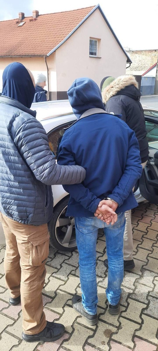 Policjanci z Opola zatrzymali dwóch mężczyzn podejrzanych o...