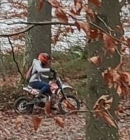 Motocrossowcy szaleją przy jeziorze Jeleń. Bytowianie oburzeni.